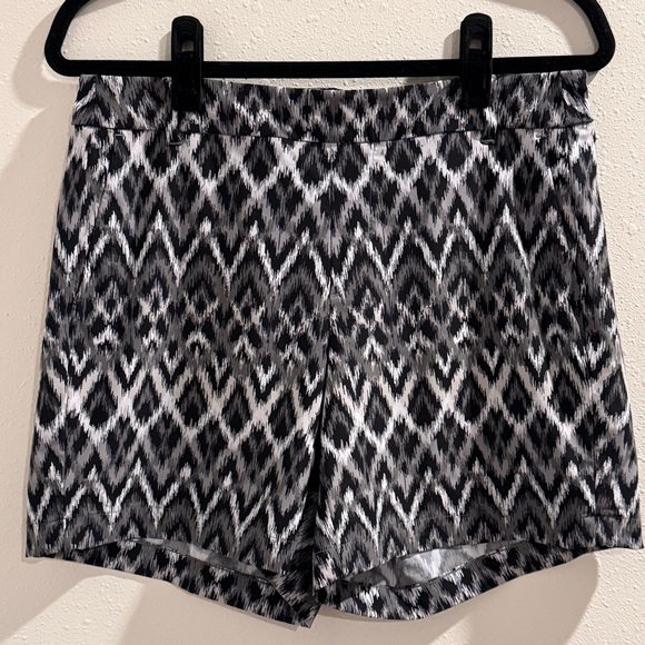 Spanx Medium Ikat Sunshine Pull On 6” Shorts Casual Comfort Stretch Golf Travel - Picture 1 of 5